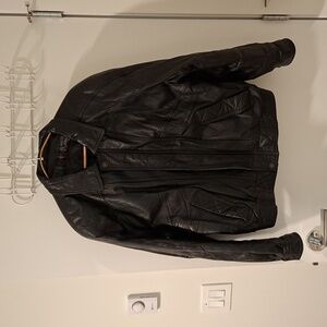 Cricketeer Men's Vintage Leather Bomber Jacket with Patterned Lining (Size S)